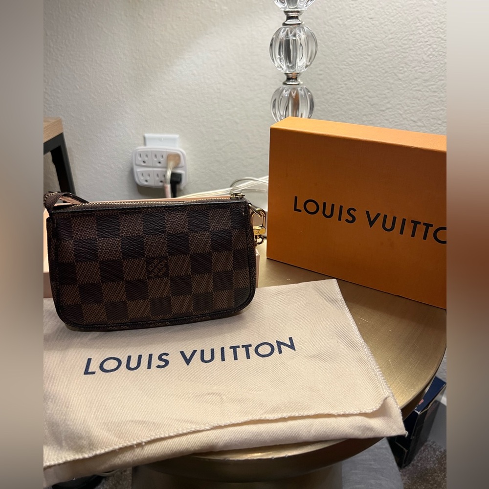 AUTHENTIC Louis Vuitton Mini Pochette Damier Ébène